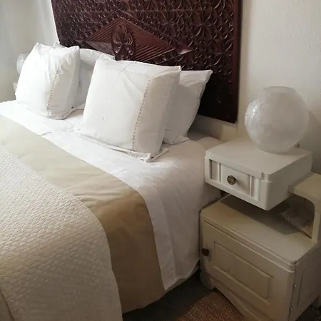 Casa Dos Pingos De Mel Bed and Breakfast