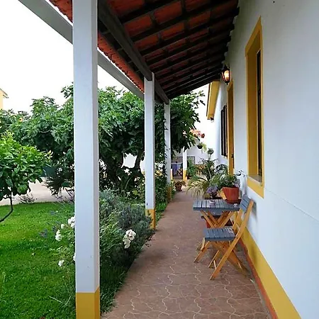 Casa Dos Pingos De Mel Bed & Breakfast