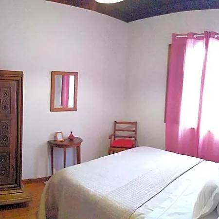 Casa Dos Pingos De Mel Bed & Breakfast 3*