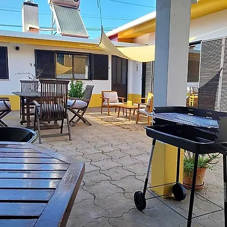 Casa Dos Pingos De Mel Bed & Breakfast 3*